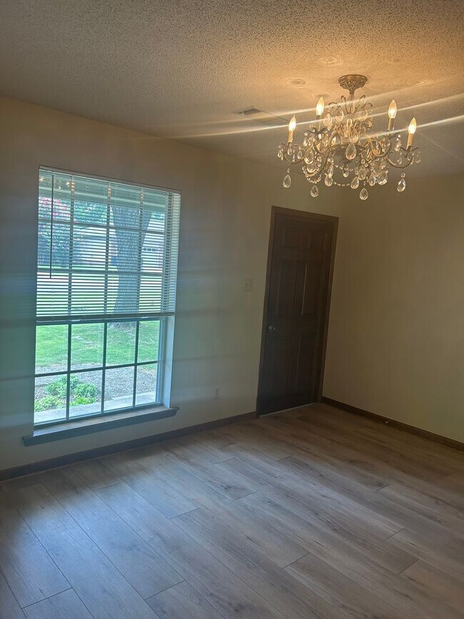 Building Photo - Contact Peggy Goodman 501 676 1758