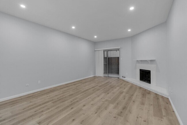 Building Photo - 9707 Richmond Ave.