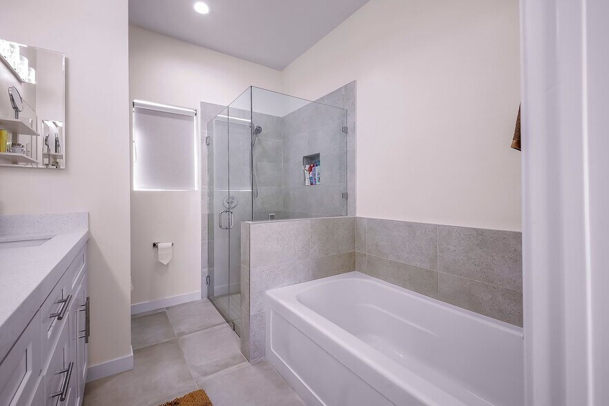 Building Photo - 9190 Puesta Del Sol