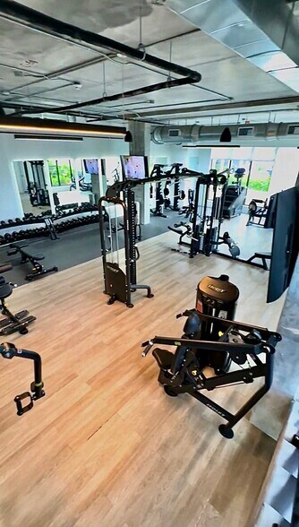 Building Photo - 2596 NE 182nd Ter