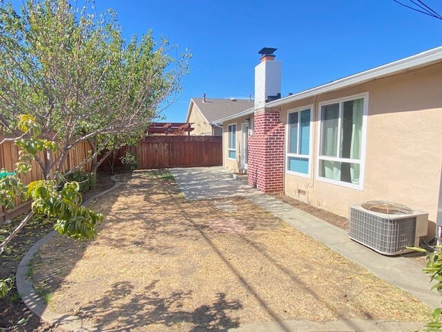 Building Photo - 3404 San Marino Ave