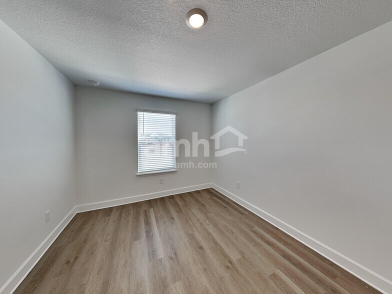 Building Photo - 16446 Cheyanne Ct