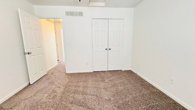 Building Photo - Creekwood Park Townhomes -$500 rent credit...