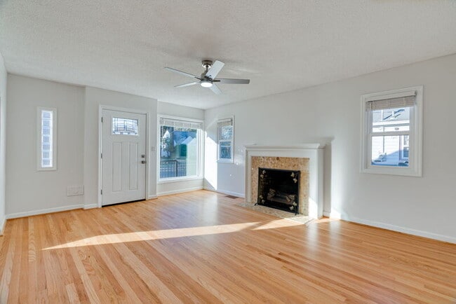 Building Photo - 1937 NE Dekum St