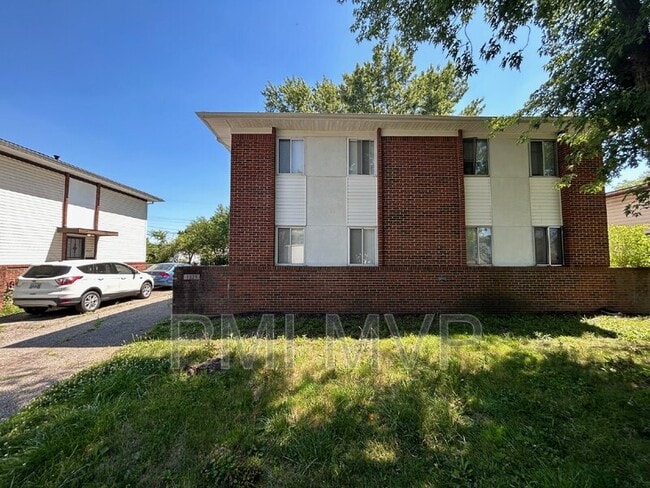 Building Photo - 3029 Rotunda Ct N