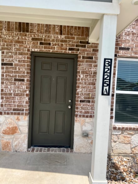 Building Photo - 3225 Belmont Dr