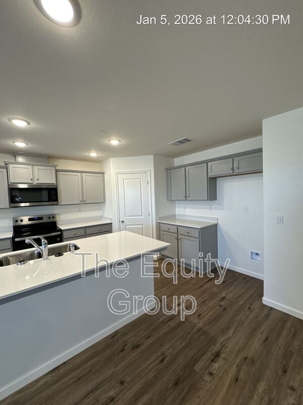 Building Photo - 7064 W Wren Ave