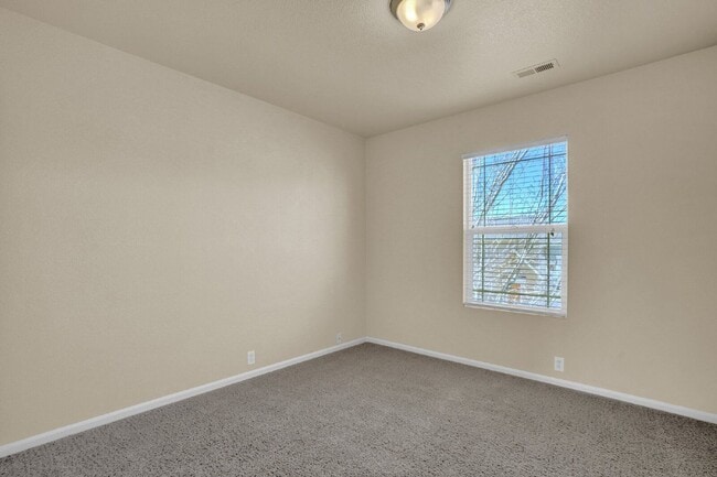 Building Photo - 2424 St Paul Dr