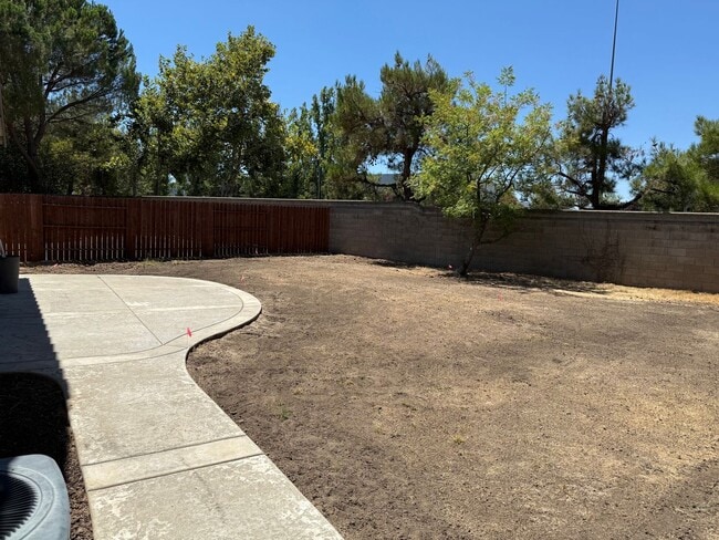 Building Photo - NICE SINGLE STORY HOME NEAR PARK AND SCHOOLS!