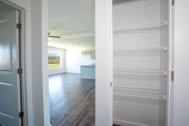 Building Photo - Brand new 4 bedroom home - Bolivar, MO