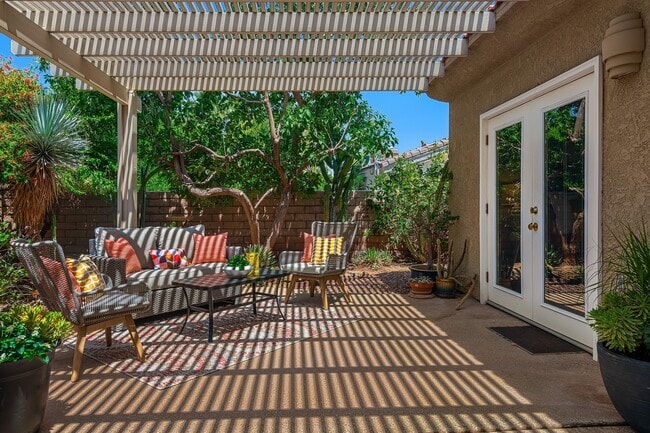 Building Photo - 7 Florentina Dr