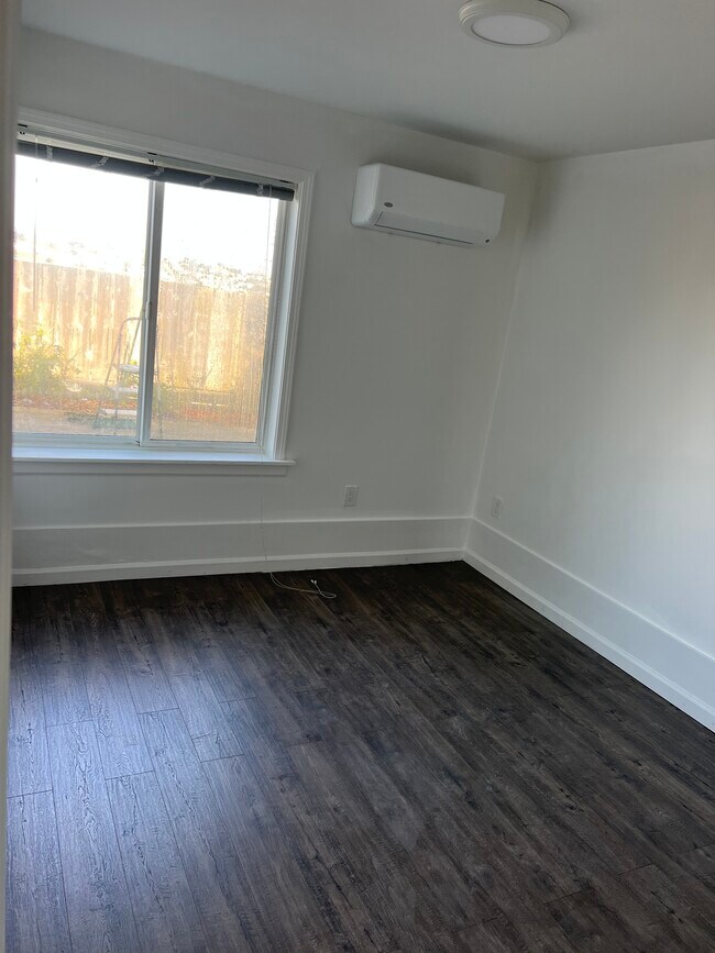 Building Photo - 458 Pope St