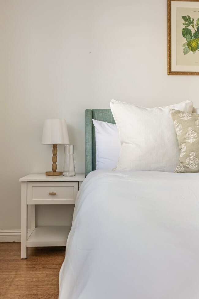 Building Photo - 2510 Santiago St