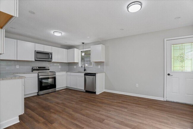 Building Photo - 1844 Brier Ln