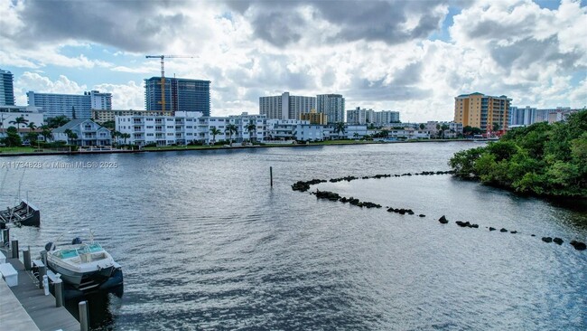 Building Photo - 2880 NE 14th Street Causeway