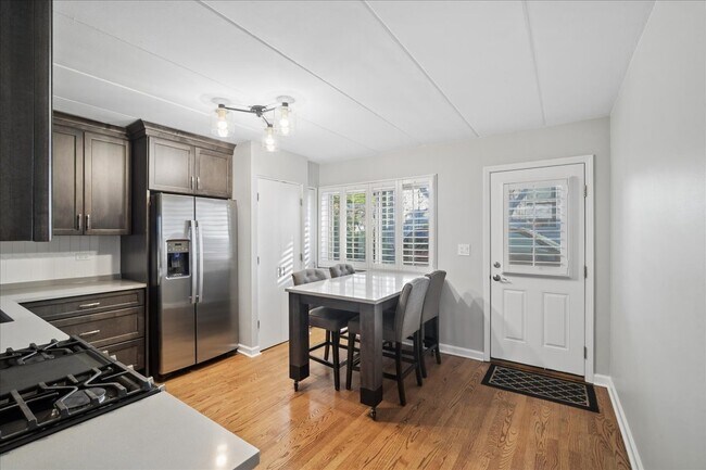 Building Photo - 319 Vine Ave