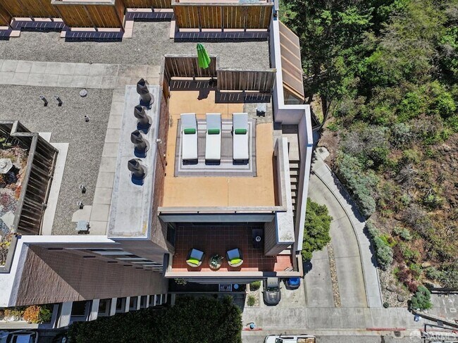 Building Photo - 101 Lombard St