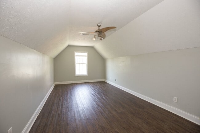Building Photo - Adorable 3 bedroom 2 bath + Bonus in Raeford