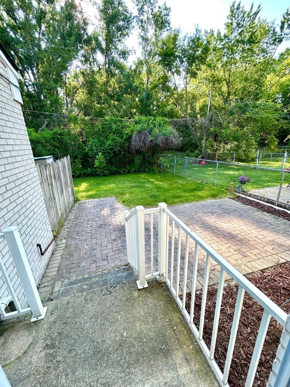 Building Photo - 166 N Christine Cir