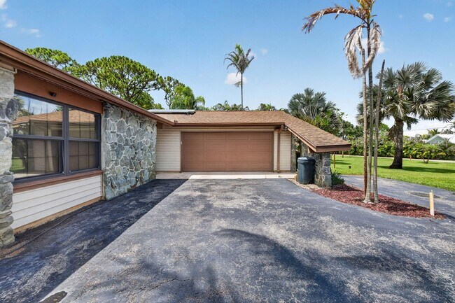 Building Photo - 1362 SW Knollwood Dr