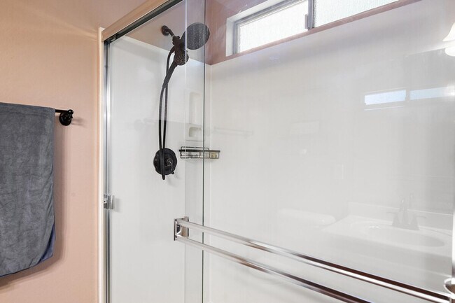 Building Photo - 2949 E Crescent Way