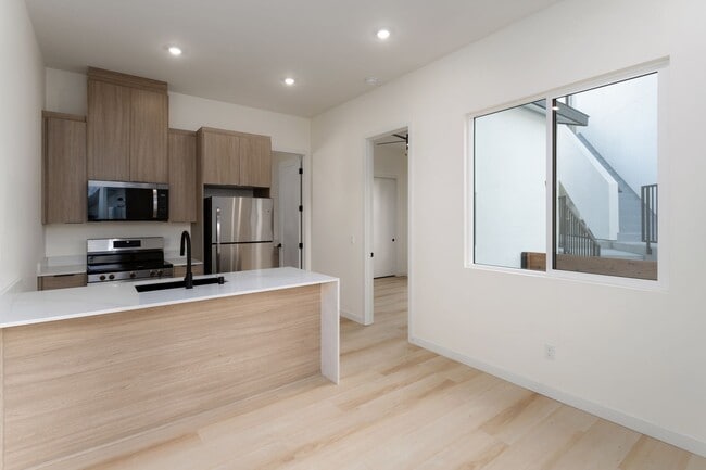 Building Photo - Private Yard, Laundry, Luxurious and Newly Built