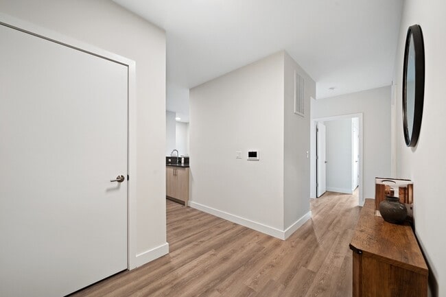 Building Photo - 49 N Day St