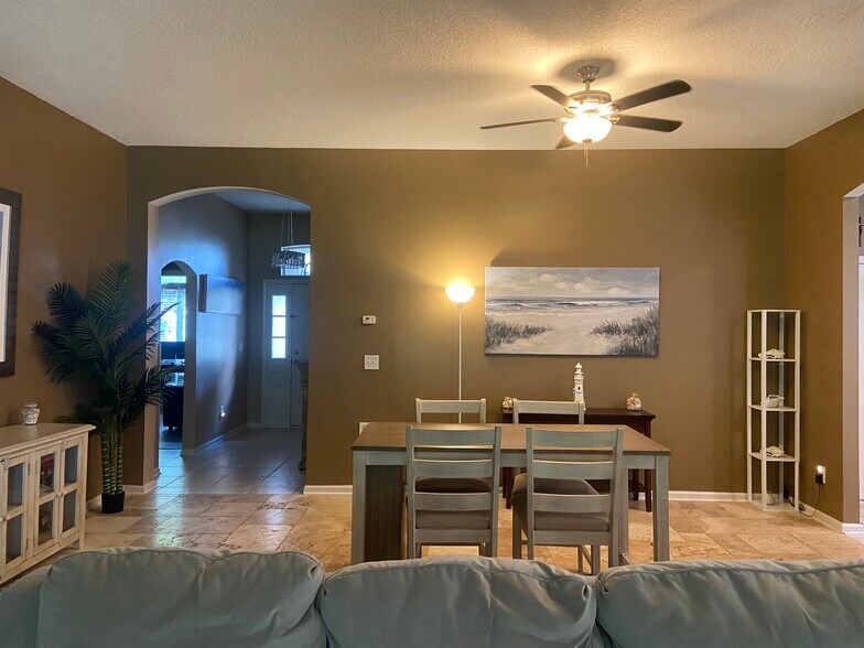 Building Photo - 437 Lake Monroe Pl