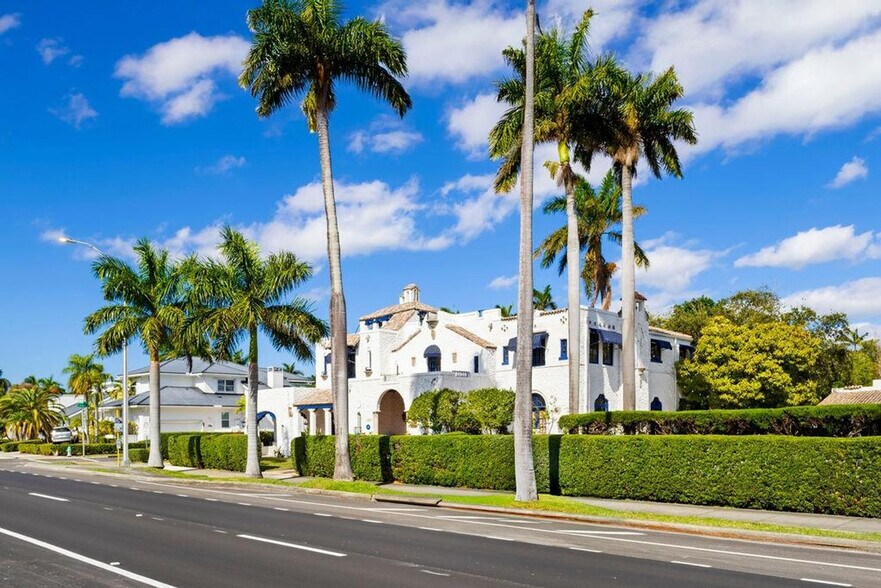 Building Photo - 1055 Hollywood Blvd