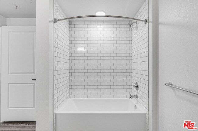 Building Photo - 10824 Blix St