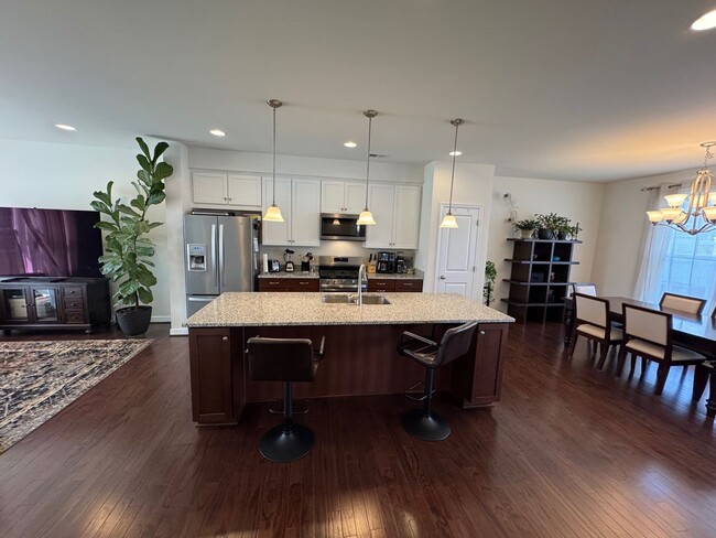 Building Photo - Preston Lake Townhouse