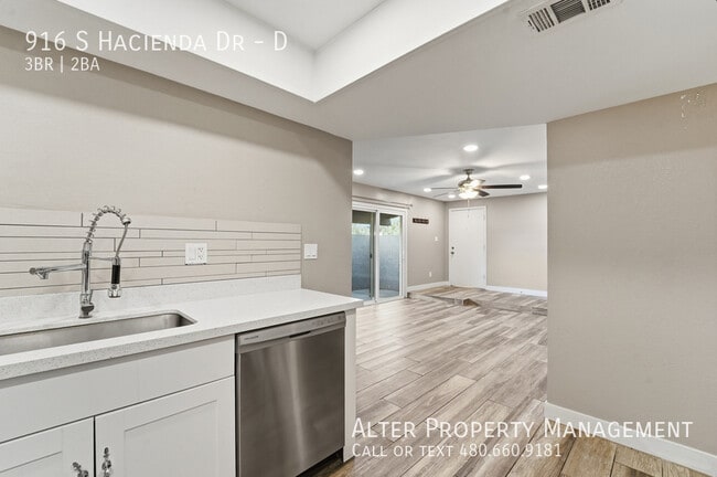 Building Photo - 916 S Hacienda Dr