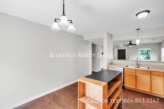 Building Photo - 621 Branch View Dr
