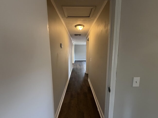 Building Photo - 142 E Forest Dr