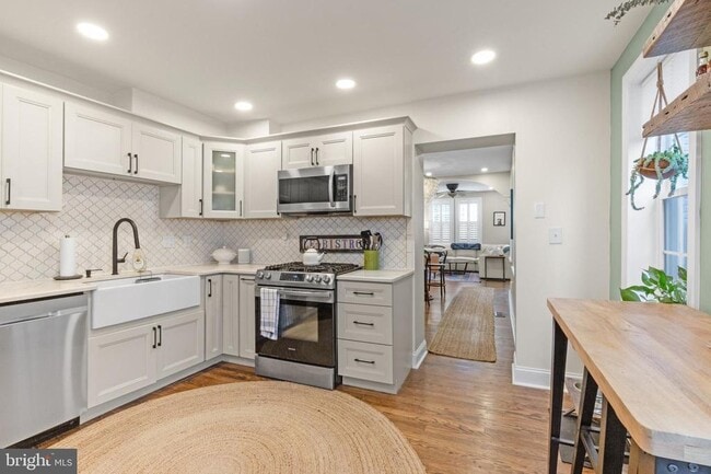 Building Photo - 239 E Thompson St