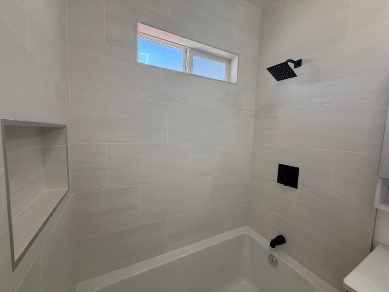 Building Photo - 359 W Amar St