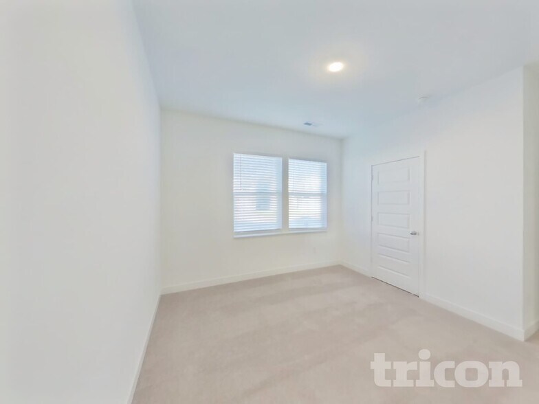 Building Photo - 11823 Moorfield Ln