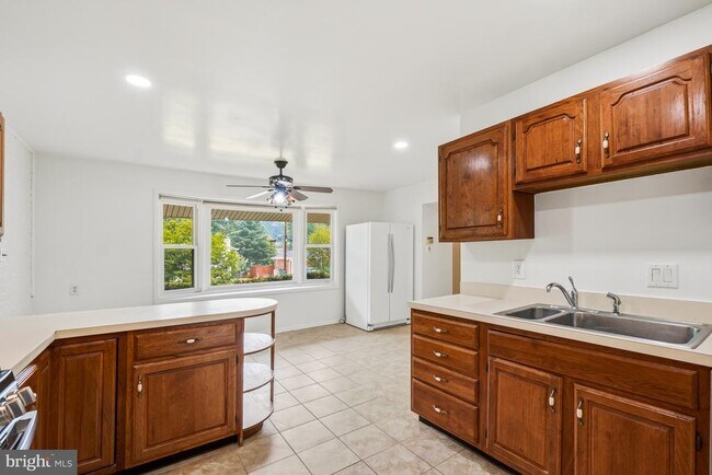 Building Photo - 11840 Enid Dr