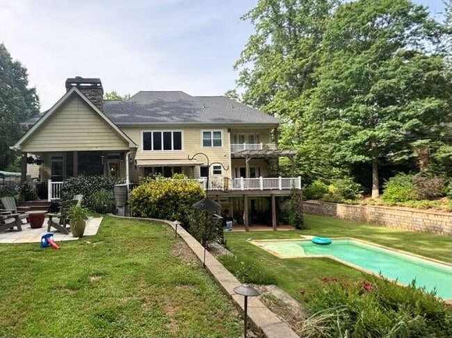 Building Photo - 3232 Brookview Rd