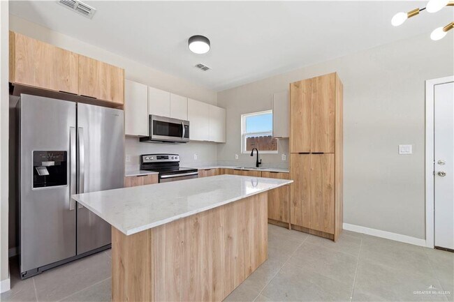 Building Photo - 12 Campeche Dr