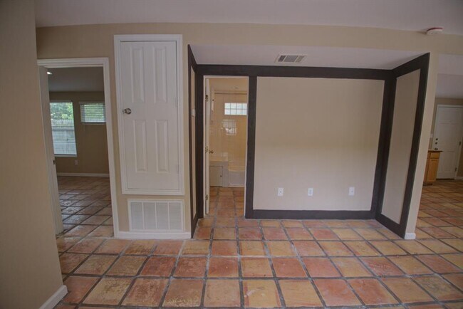 Building Photo - 1608 Boyd Ln
