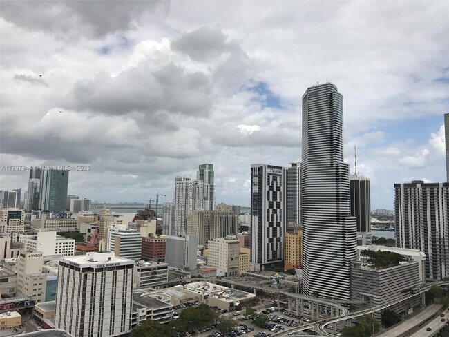 Building Photo - 350 S Miami Ave