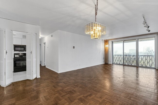 Building Photo - 2000 Linwood Ave