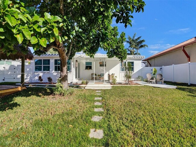 Building Photo - 1216 Guava Isle