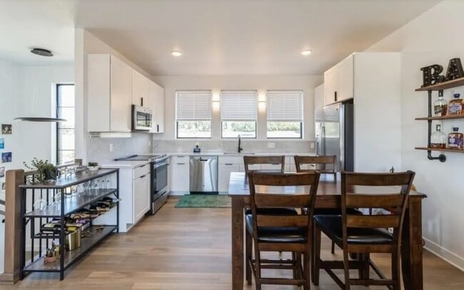 Building Photo - 1393 Keosauqua Way