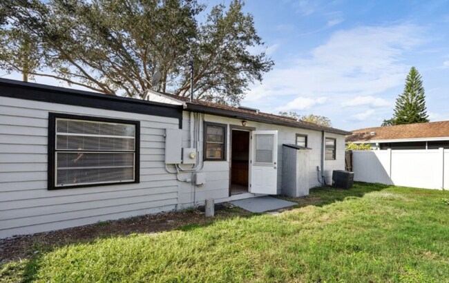 Building Photo - 1791 Sylvan Dr
