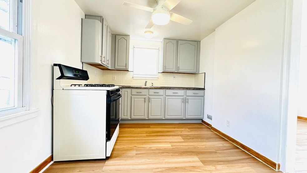 Building Photo - 465 75th St