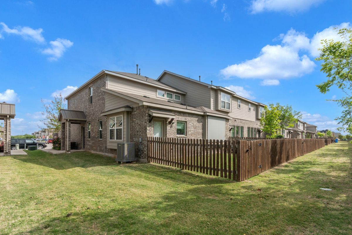 Building Photo - 17104 Crane Fly Dr