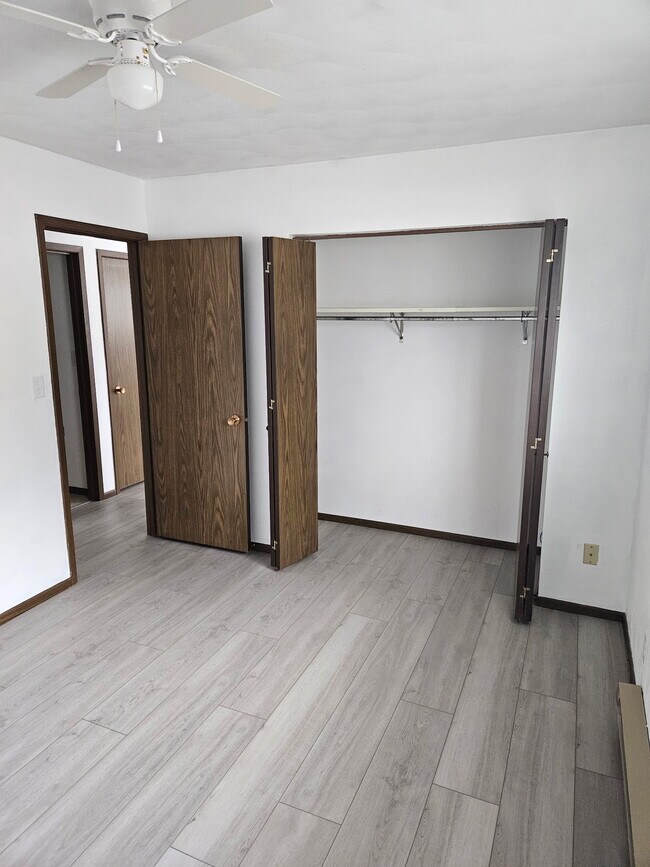 Building Photo - Woodridge Apartments- 1003