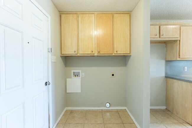 Building Photo - "Spacious 3-Bedroom Haven with 2 Full Baths – 1,592 Sq Ft with Lawn Care Included!"